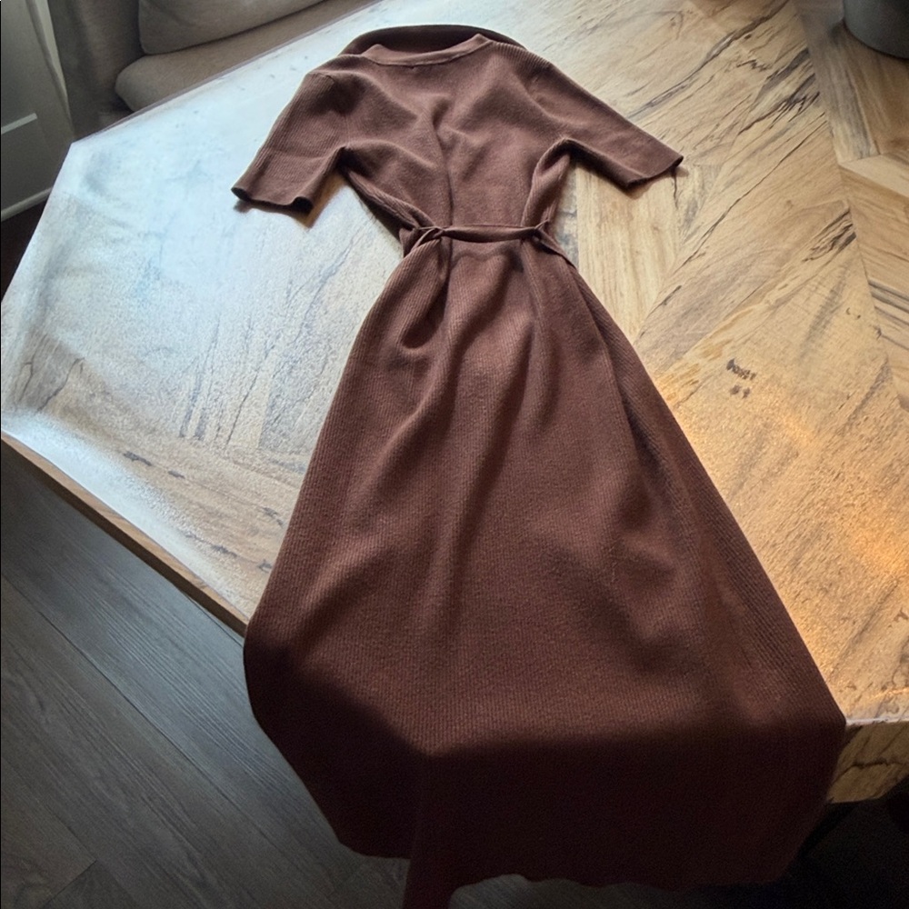 Paige - Short Sleeve Midi Dress - Picture 5 of 5